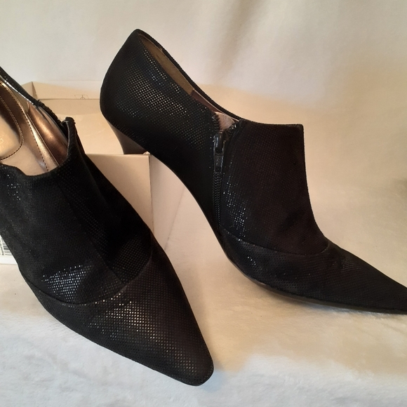 Calvin Klein booties. Size 7.5 - Picture 4 of 10